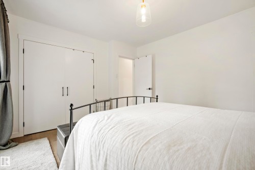 7008 91 Avenue Nw, Edmonton, AB - Indoor Photo Showing Bedroom