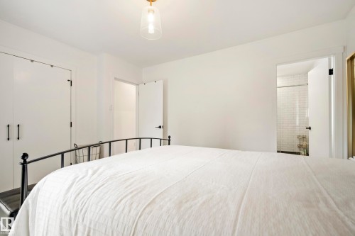 7008 91 Avenue Nw, Edmonton, AB - Indoor Photo Showing Bedroom