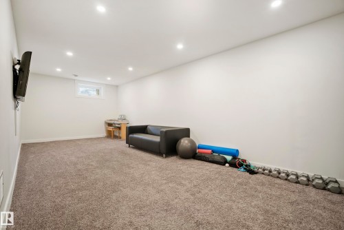 7008 91 Avenue Nw, Edmonton, AB - Indoor