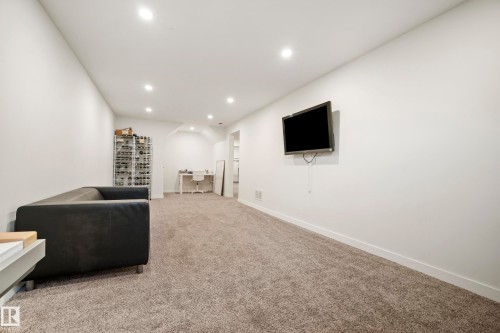 7008 91 Avenue Nw, Edmonton, AB - Indoor Photo Showing Other Room