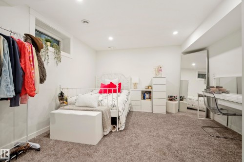 7008 91 Avenue Nw, Edmonton, AB - Indoor