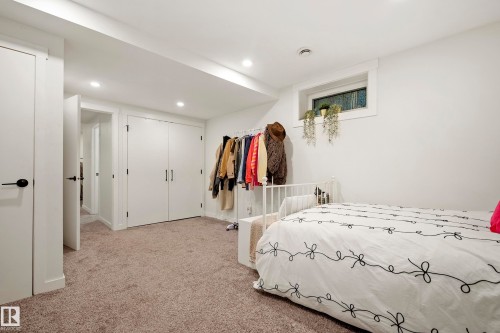 7008 91 Avenue Nw, Edmonton, AB - Indoor Photo Showing Bedroom