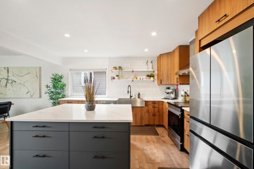 7008 91 Avenue Nw, Edmonton, AB - Indoor Photo Showing Kitchen With Stainless Steel Kitchen