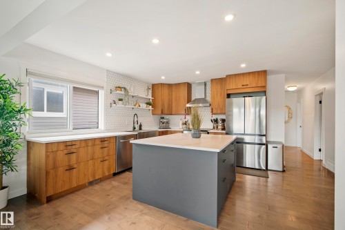 7008 91 Avenue Nw, Edmonton, AB - Indoor Photo Showing Kitchen With Stainless Steel Kitchen