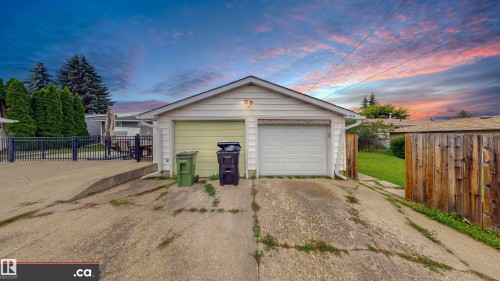Two-car detached garage with concrete driveway - 9531 74 Street Nw, Edmonton, AB - Outdoor