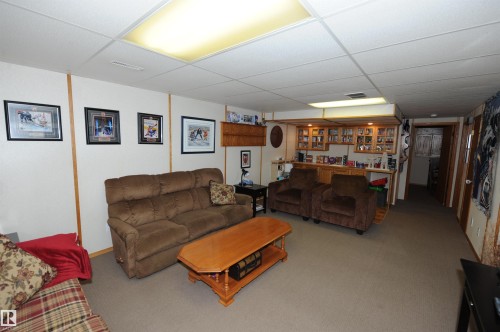 10219 155 Avenue Nw, Edmonton, AB - Indoor