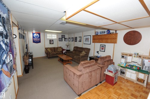 10219 155 Avenue Nw, Edmonton, AB - Indoor