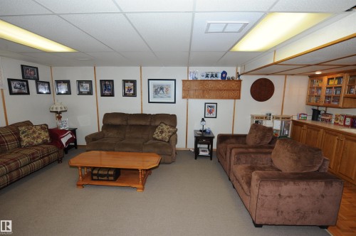 10219 155 Avenue Nw, Edmonton, AB - Indoor