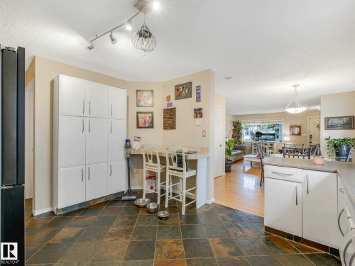 4031 38 Street Nw, Edmonton, AB - Indoor Photo Showing Kitchen