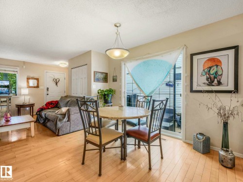 4031 38 Street Nw, Edmonton, AB - Indoor