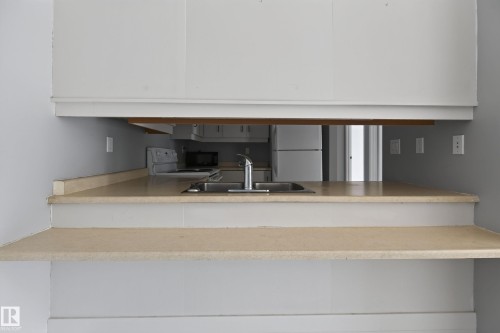 #304 24 Alpine Pl, St. Albert, AB - Indoor Photo Showing Kitchen