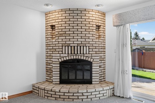 5814 181 Street Nw, Edmonton, AB - Indoor