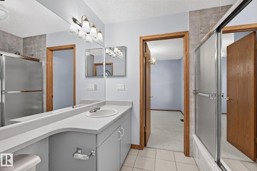 5814 181 Street Nw, Edmonton, AB - Indoor Photo Showing Bathroom