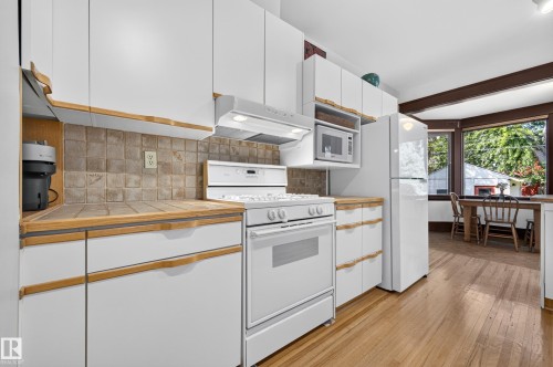 9662 85 Avenue Nw, Edmonton, AB - Indoor Photo Showing Kitchen