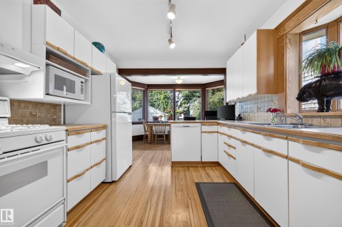 9662 85 Avenue Nw, Edmonton, AB - Indoor Photo Showing Kitchen With Double Sink