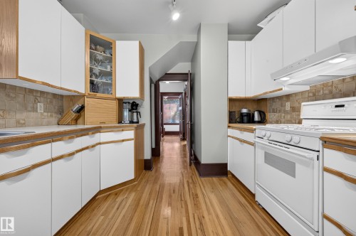 9662 85 Avenue Nw, Edmonton, AB - Indoor Photo Showing Kitchen