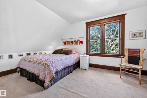 9662 85 Avenue Nw, Edmonton, AB - Indoor Photo Showing Bedroom