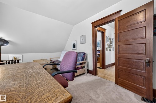 9662 85 Avenue Nw, Edmonton, AB - Indoor