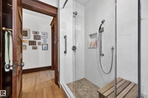 9662 85 Avenue Nw, Edmonton, AB - Indoor Photo Showing Bathroom