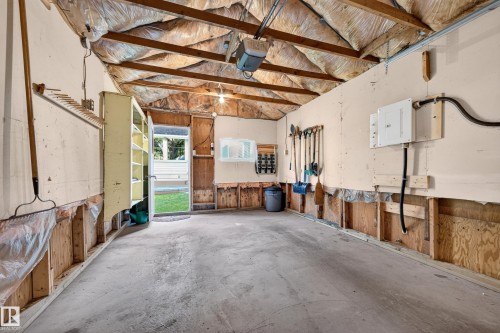 9662 85 Avenue Nw, Edmonton, AB - Indoor