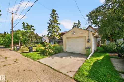 Alley comes to a dead end, so no through-traffic. - 9662 85 Avenue Nw, Edmonton, AB - Outdoor