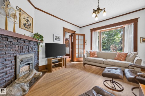 9662 85 Avenue Nw, Edmonton, AB - Indoor Photo Showing Living Room With Fireplace