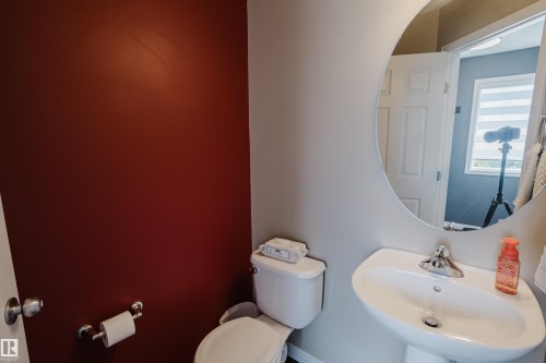 16345 134 Street Nw, Edmonton, AB - Indoor Photo Showing Bathroom