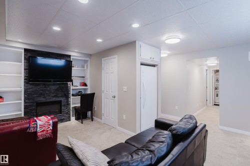 16345 134 Street Nw, Edmonton, AB - Indoor