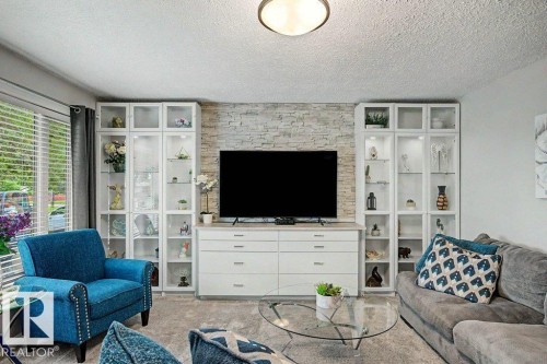 12112 38 Street Nw, Edmonton, AB - Indoor Photo Showing Living Room