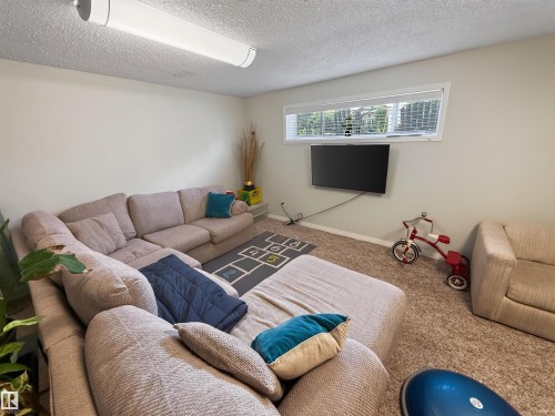 12 Mathias Avenue, Spruce Grove, AB - Indoor Photo Showing Living Room