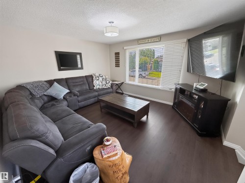 12 Mathias Avenue, Spruce Grove, AB - Indoor Photo Showing Living Room