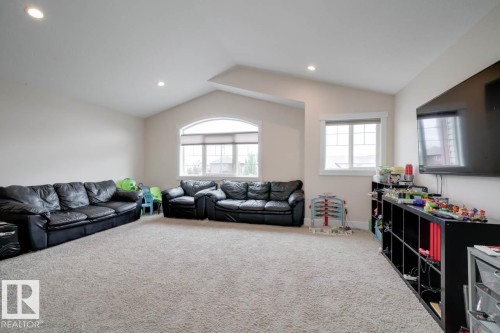 3343 21 Avenue Nw, Edmonton, AB - Indoor Photo Showing Living Room