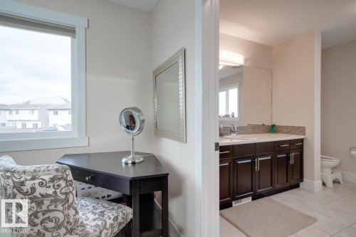 3343 21 Avenue Nw, Edmonton, AB - Indoor Photo Showing Bathroom