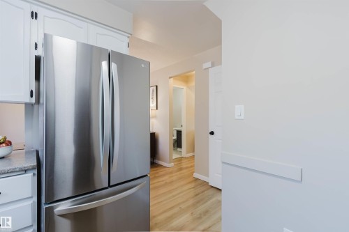 10946 Beaumaris Road Nw, Edmonton, AB - Indoor