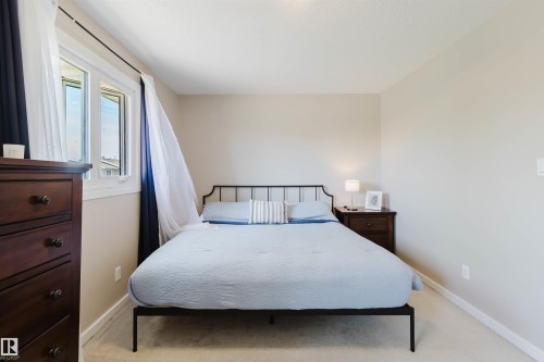 10946 Beaumaris Road Nw, Edmonton, AB - Indoor Photo Showing Bedroom