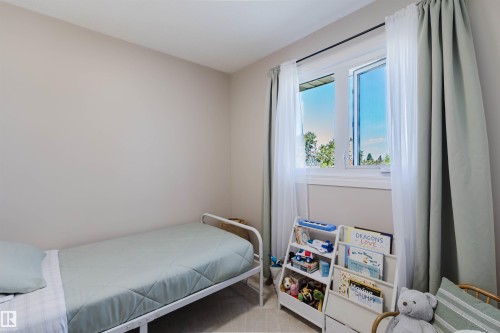 10946 Beaumaris Road Nw, Edmonton, AB - Indoor Photo Showing Bedroom