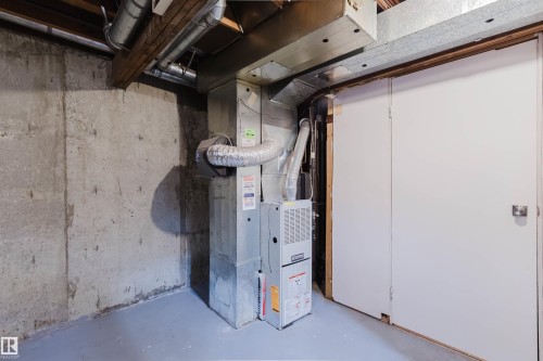 10946 Beaumaris Road Nw, Edmonton, AB - Indoor Photo Showing Basement