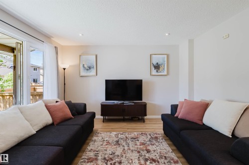 10946 Beaumaris Road Nw, Edmonton, AB - Indoor Photo Showing Living Room