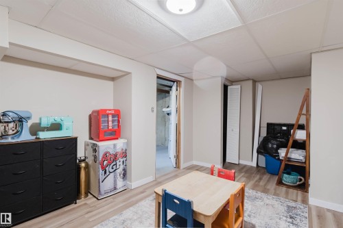 10946 Beaumaris Road Nw, Edmonton, AB - Indoor Photo Showing Other Room