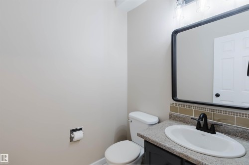 10946 Beaumaris Road Nw, Edmonton, AB - Indoor Photo Showing Bathroom