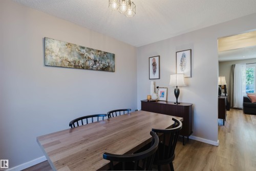 10946 Beaumaris Road Nw, Edmonton, AB - Indoor Photo Showing Dining Room