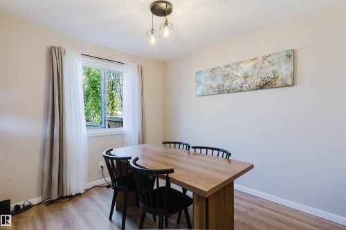 10946 Beaumaris Road Nw, Edmonton, AB - Indoor Photo Showing Dining Room