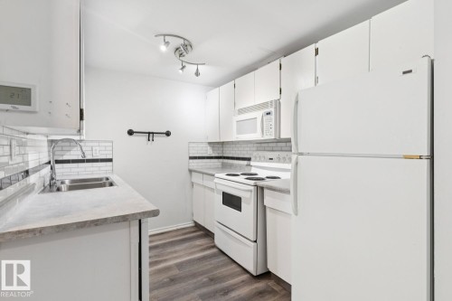 6356 184 Street Nw, Edmonton, AB - Indoor Photo Showing Kitchen With Double Sink