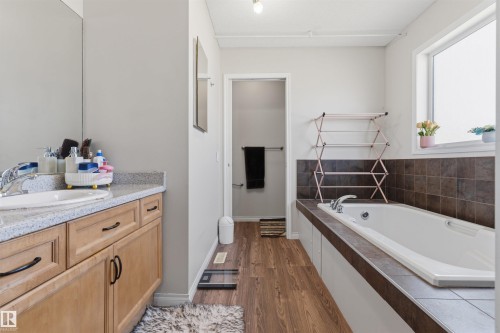 3760 12 Street Nw, Edmonton, AB - Indoor Photo Showing Bathroom