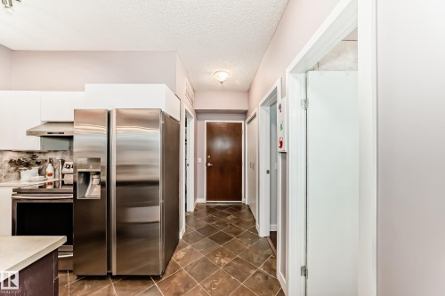 #211 9750 94 St Nw, Edmonton, AB - Indoor Photo Showing Kitchen