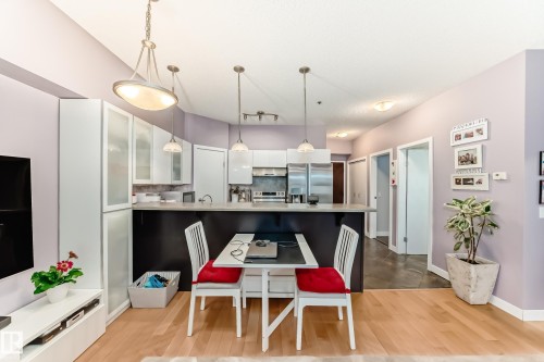 #211 9750 94 St Nw, Edmonton, AB - Indoor Photo Showing Dining Room