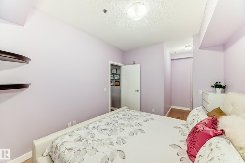 #211 9750 94 St Nw, Edmonton, AB - Indoor Photo Showing Bedroom