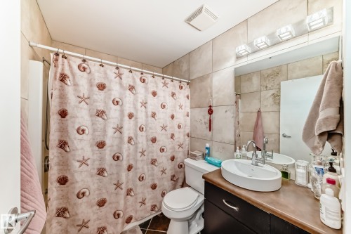 #211 9750 94 St Nw, Edmonton, AB - Indoor Photo Showing Bathroom