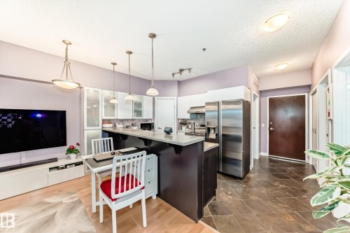 #211 9750 94 St Nw, Edmonton, AB - Indoor Photo Showing Kitchen With Upgraded Kitchen