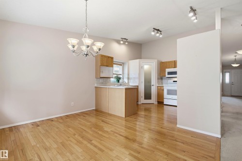 #10 9 Dechene Rd Nw, Edmonton, AB - Indoor Photo Showing Kitchen